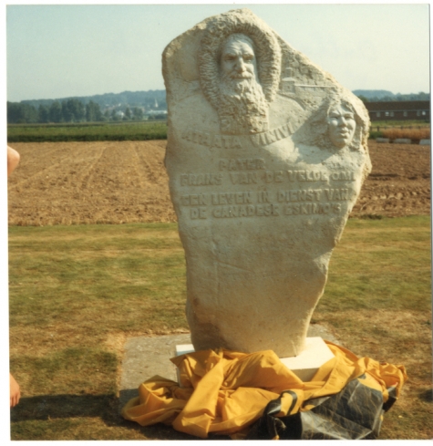 Gedenkbeeld pater Van De Velde, Oosterzele, 1981