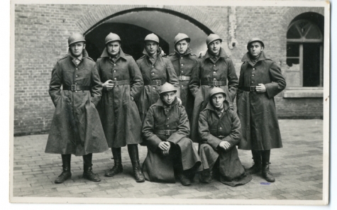 Groepsfoto soldaten, met Albert De Graeve