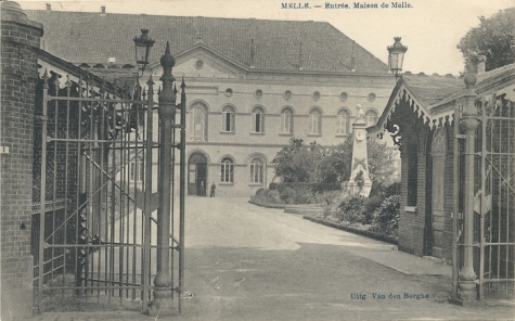 MELLE. - Entrée. Maison de Melle