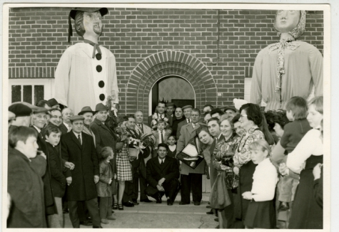 Kampioen van de duivensport met de reuzen Bacchus en Bacchante, Sint- Lievens- Houtem, jaren '60