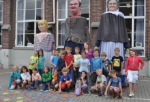 Klasfoto derde leerjaar gemeenteschool Melle met de Melse reuzen, 2013 Klasfoto derde leerjaar gemeenteschool Melle met de Melse reuzen, 2013