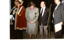 Doop van reus Mondje Wollaert in aanwezigheid van prins carnaval en meter en peter van de reus aan de vooravond van carnaval, Merelbeke, 1989