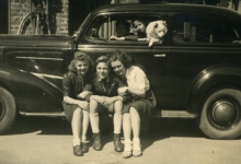 Familie De Vloed bij een Chevrolet, Melle, 1940-1950 Familie De Vloed bij een Chevrolet, Melle, 1940-1950