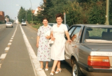 Poseren naast een Ford Taunus, 1987