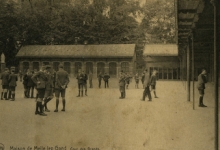 Speelplaats van de hogere afdeling in 1925
College Melle
