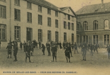 Speelplaats van de middelbare afdeling (Le Diabolo)
College Melle
