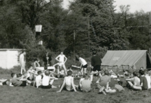 Chiro Melle, spel met blinddoeken, Kruisstraat Melle, 1965?
