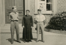 Chiro Melle, Daniël Maes, pater Bavo, Antoine Mortier, omstreeks 1943- 1947 Chiro Melle, Daniël Maes, pater Bavo, Antoine Mortier, omstreeks 1943- 1947