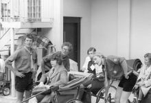 Ziekenvervoer door chiro Melle, Lourdes, Frankrijk, 1975 Ziekenvervoer door chiro Melle, Lourdes, Frankrijk, 1975