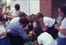 Chiro Melle Geertrui. Aardappelkarwei. Kamp in Geel, 1967.  