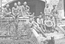 De officieren-vliegeniers van de 13 Staffel op het kasteel Drory, Merelbeke, 1917