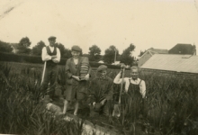 André Pieters tussen de draecena's, Melle, jaren 1930