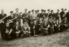 Harmonie Heusden tijdens inhuldiging voetbalterrein, 1945
