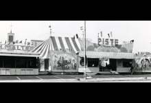 Circustent en -wagens van Circus Piste