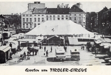 Circustent en opstelling met wagens van het Tiroler Circus te Charleroi