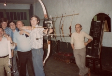 Vijf schutters en toezichter in café "'t Roosken", Scheldewindeke, 1970-1980
