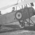 Reginald Warneford in de pilootstoel van zijn Morane-Saulnier, 1915